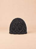 Cappello leggero all’uncinetto in pizzo floreale traforato, colore nero, vista frontale