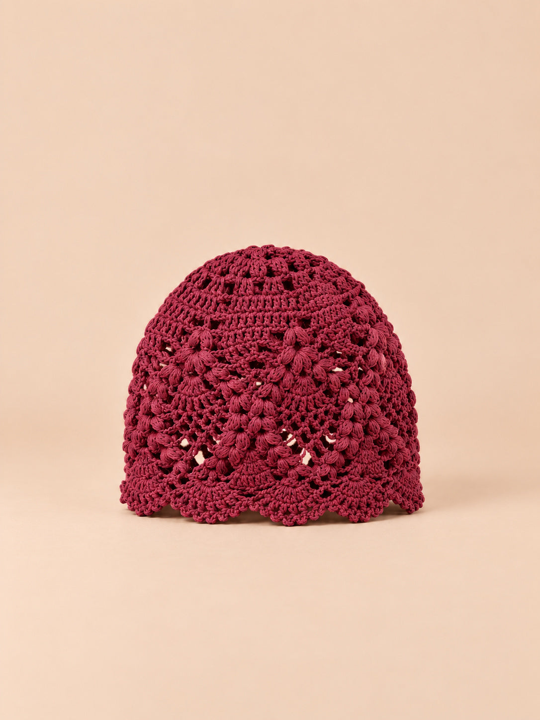 Cappello leggero all’uncinetto in pizzo floreale traforato, colore rosso, vista frontale