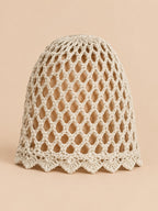 Cappello da donna traforato, elegante e leggero, colore beige, vista frontale nella foto del prodotto