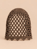 Cappello da donna traforato, elegante e leggero, colore marrone, vista frontale nella foto del prodotto