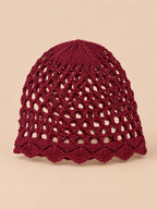 Cappello da donna traforato, elegante e leggero, colore rosso, vista di tre quarti