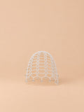 Cappello estivo bianco da donna effetto uncinetto, con perline decorative e maglia traforata, vista frontale