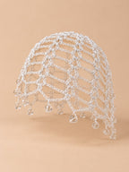 Cappello estivo traforato all’uncinetto con perline, colore bianco, vista di tre quarti