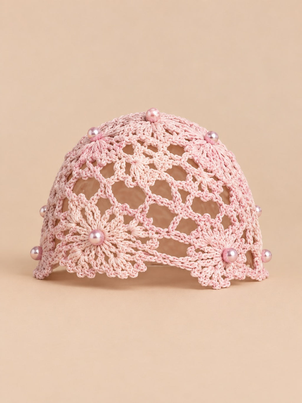 Turbante estivo traforato con perline, colore rosa, vista frontale nella foto del prodotto
