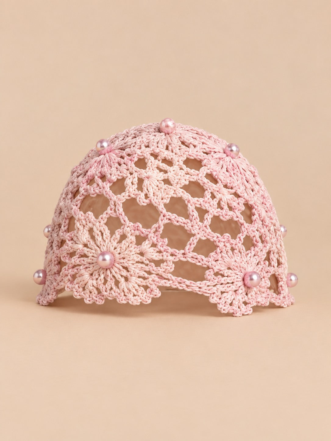 Turbante estivo traforato con perline, colore rosa, vista frontale nella foto del prodotto