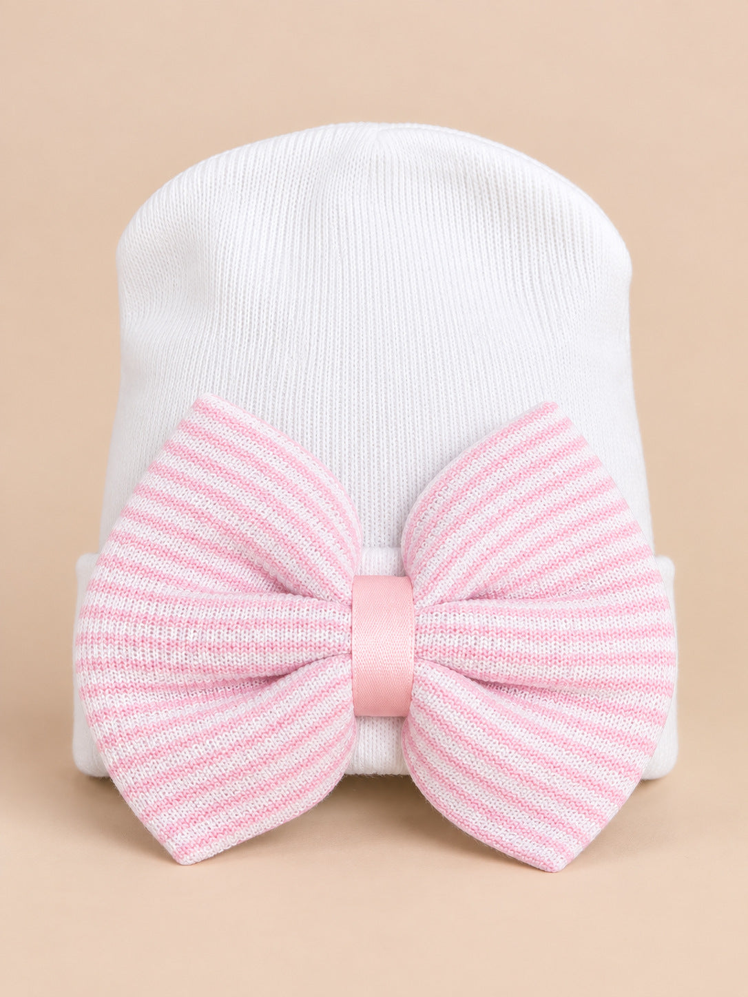 Cappellino da neonata in cotone a righe con grande fiocco, colori bianco e rosa, vista frontale
