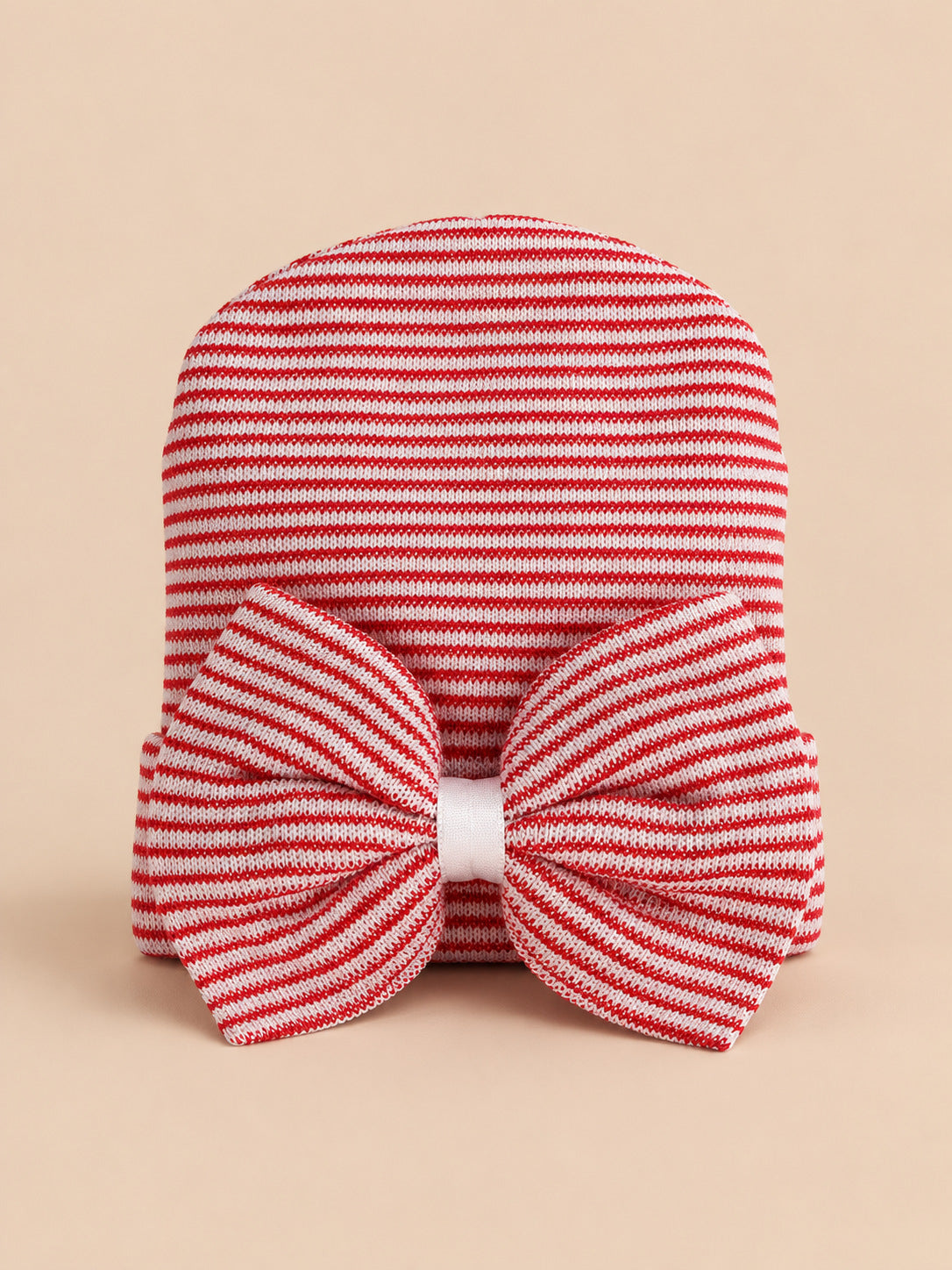 Cappellino da neonata in cotone a righe con grande fiocco, colori rosso e bianco, vista frontale
