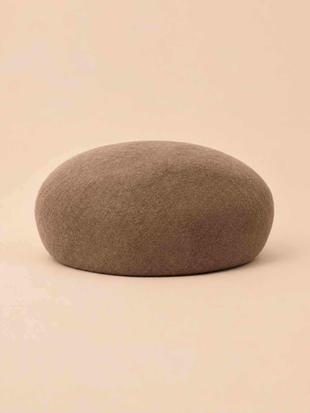 Basco elegante da donna in lana infeltrita da cerimonia, colore kaki, forma rotonda, vista frontale