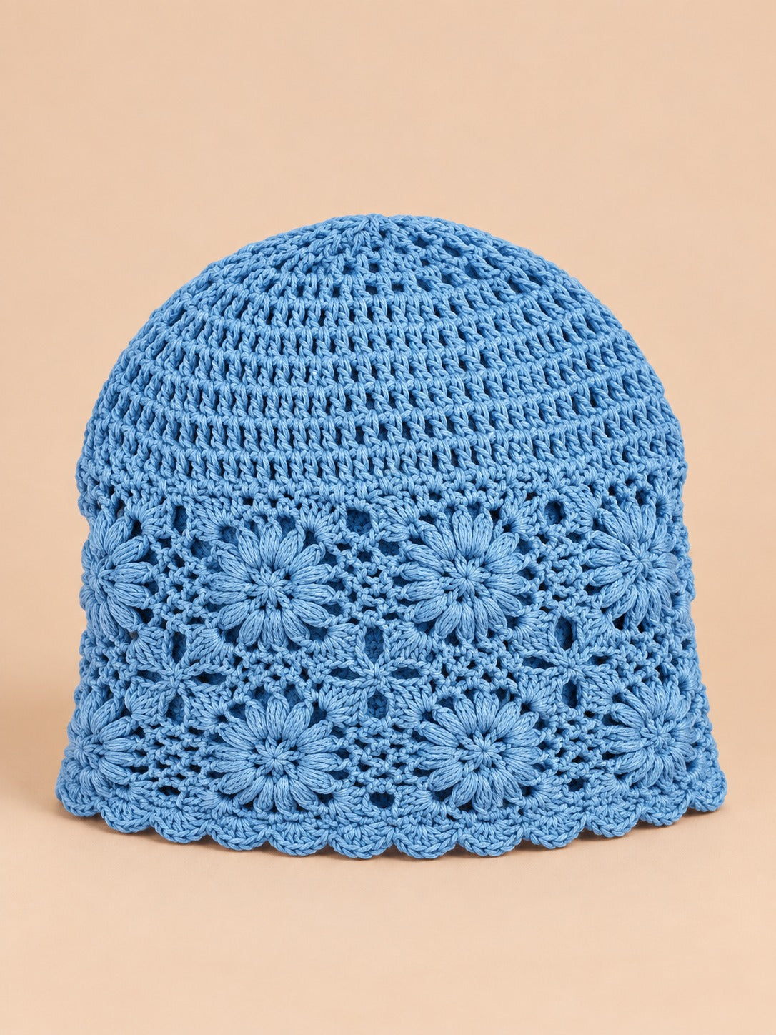 Basco estivo da donna lavorato a maglia traforata con fiori, colore blu, vista frontale