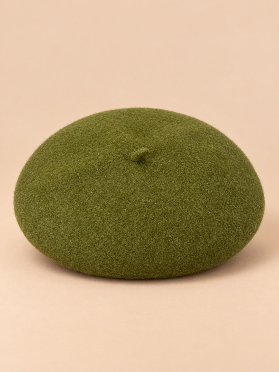 Basco francese da donna in pura lana, stile rétro, colore verde militare, vista frontale
