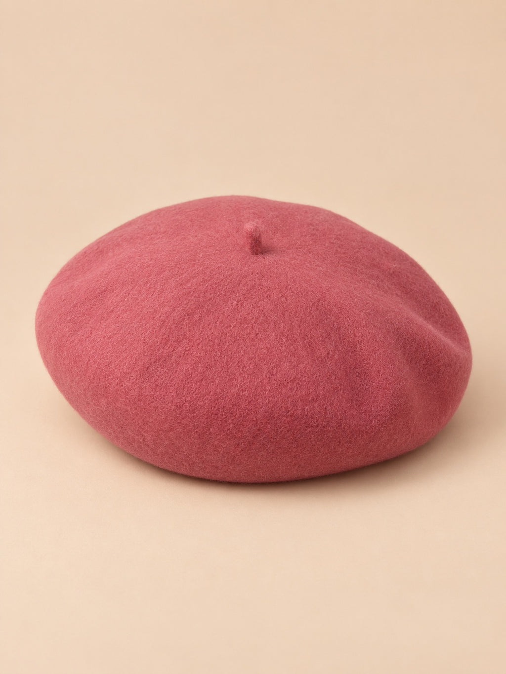 Basco francese da donna in pura lana, stile rétro, colore rosa antico, vista di tre quarti