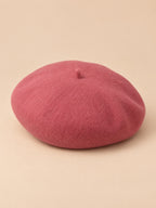 Basco francese da donna in pura lana, stile rétro, colore rosa antico, vista di tre quarti