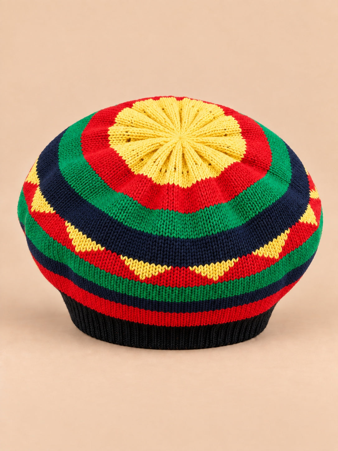 Basco rasta in maglia con stampa multicolore, colori multicolore e giallo, vista frontale