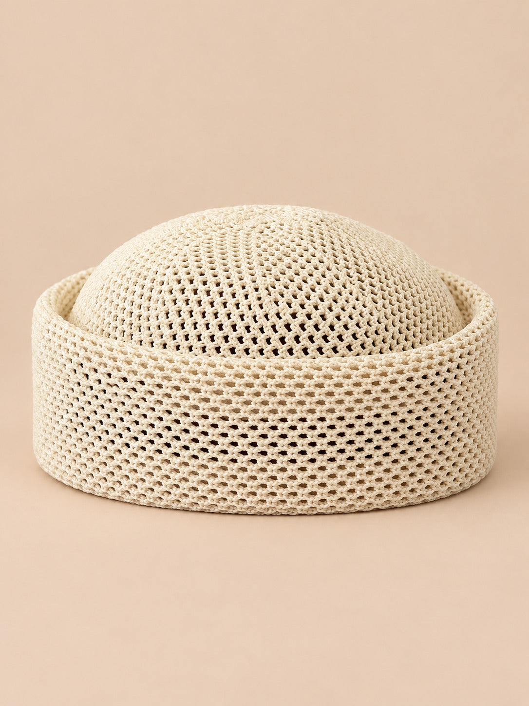 Basco rétro all’uncinetto con parte superiore traforata, stile fedora, modello 2, colore beige, vista frontale