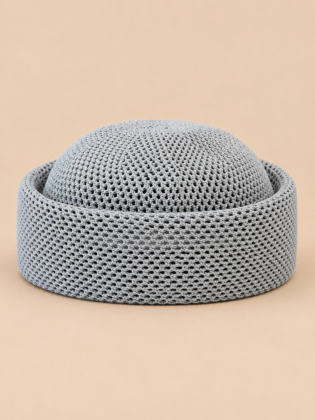 Basco rétro all’uncinetto con parte superiore traforata, stile fedora, modello 2, colore grigio, vista frontale