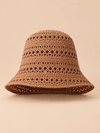 Cappello da pescatore da donna color caramello, a tesa larga e in maglia traforata, visto di fronte