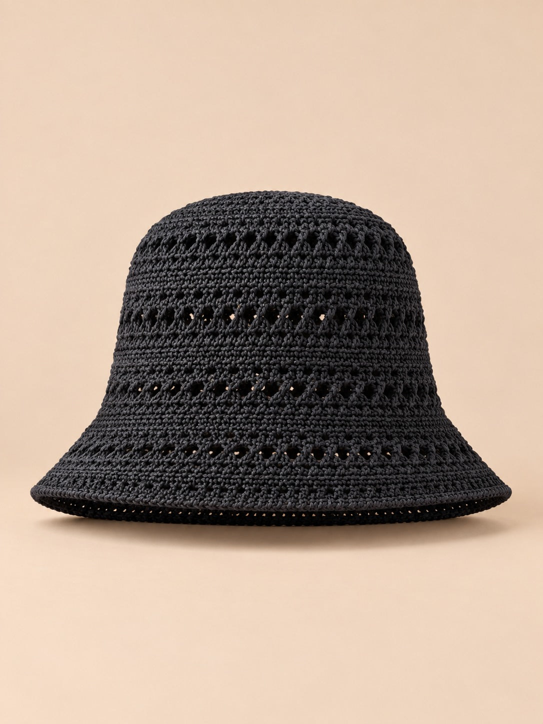 Cappello da pescatore da donna all’uncinetto traforato a tesa larga, colore nero, vista frontale