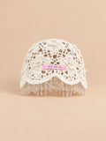 Cappello da donna all’uncinetto con perline e pompon, stile bohémien, colore bianco, vista frontale