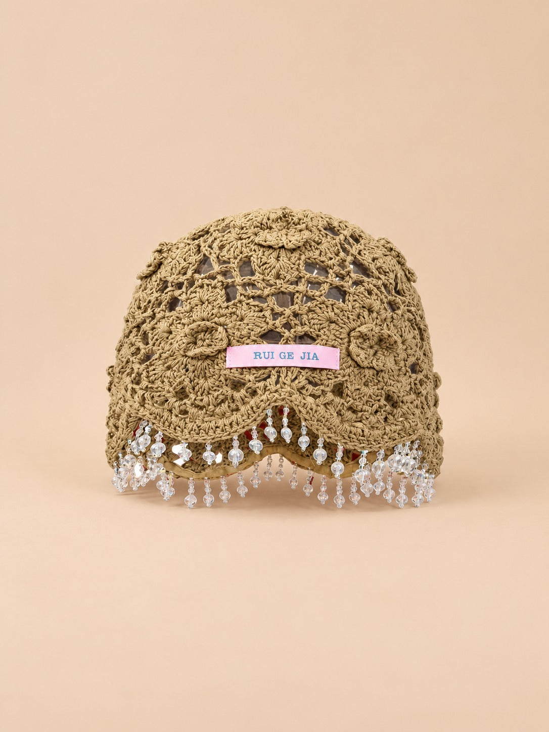 Cappello da donna all’uncinetto con perline e pompon, stile bohémien, colore kaki, vista frontale