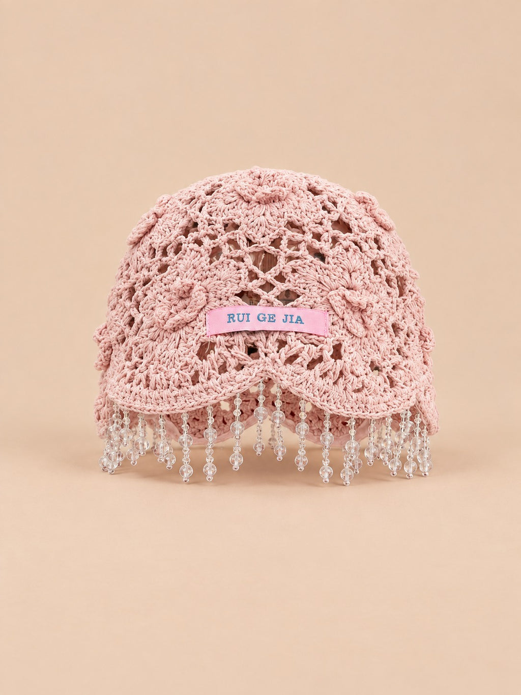 Cappello da donna all’uncinetto con perline e pompon, stile bohémien, colore rosa, vista frontale
