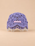 Cappello da donna all’uncinetto con perline e pompon, stile bohémien, colore viola, vista frontale