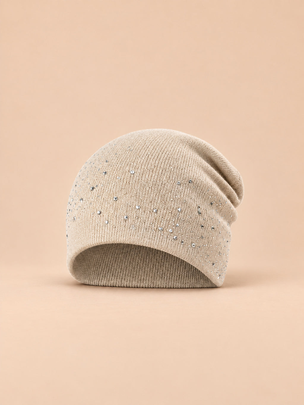 Berretto da donna lavorato a maglia con strass, stile streetwear, colore beige, vista frontale