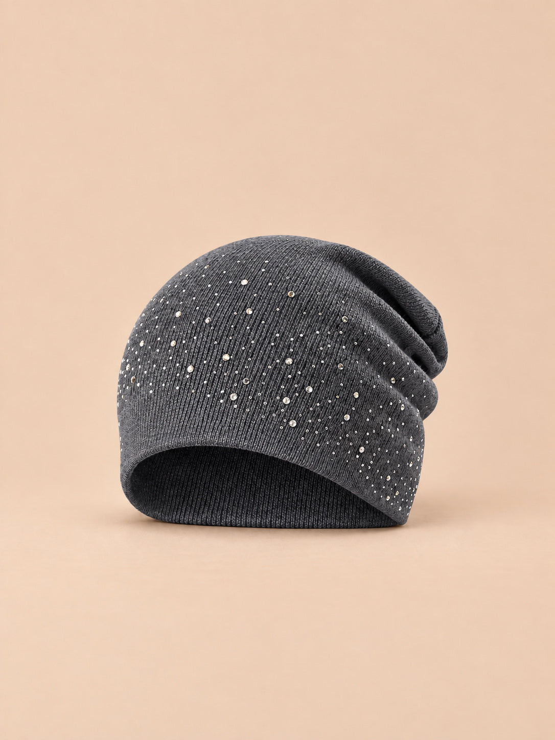 Berretto da donna lavorato a maglia con strass, stile streetwear, colore grigio scuro, vista frontale