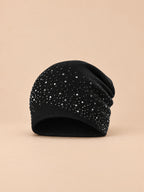 Berretto da donna lavorato a maglia con strass, stile streetwear, colore nero, vista frontale