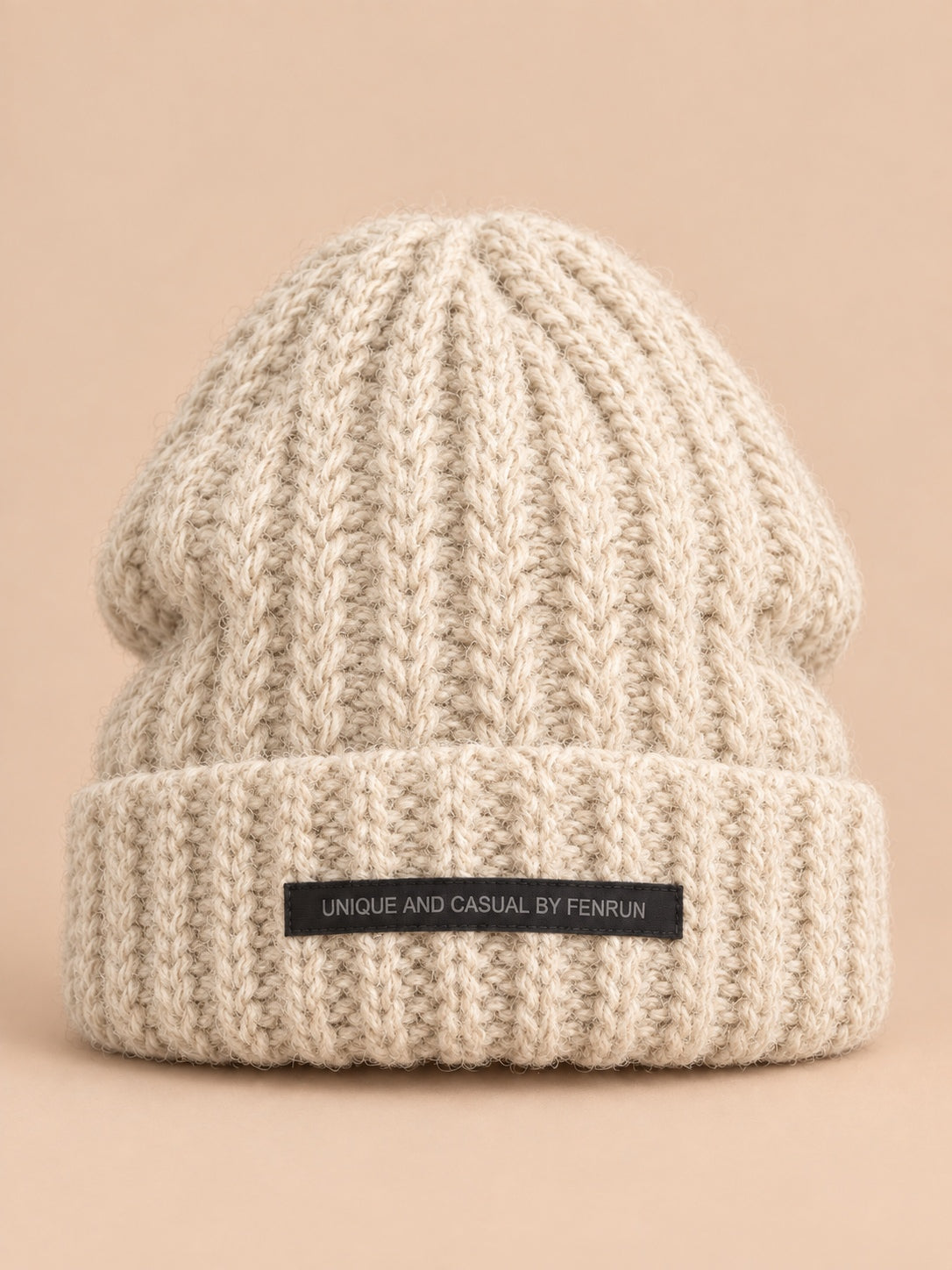Berretto ricamato in maglia spessa, caldo per l’inverno, colore beige, vista frontale