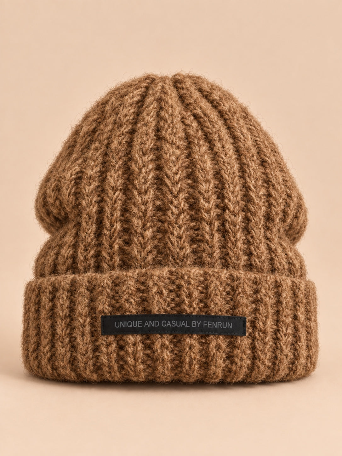 Berretto ricamato in maglia spessa, caldo per l’inverno, colore caffè, vista frontale