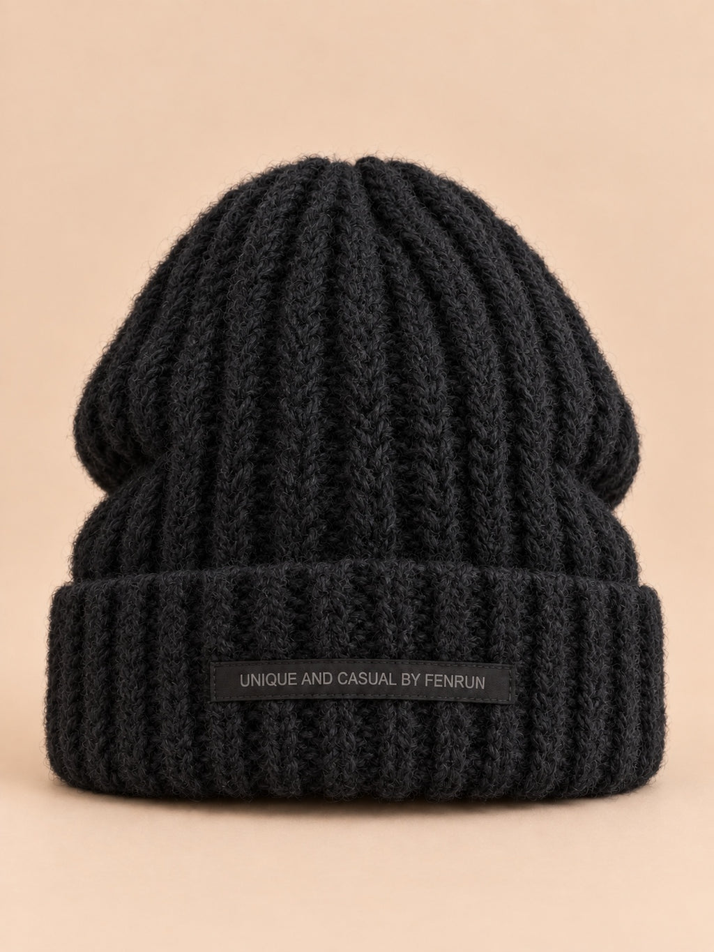Berretto ricamato in maglia spessa, caldo per l’inverno, colore nero, vista frontale