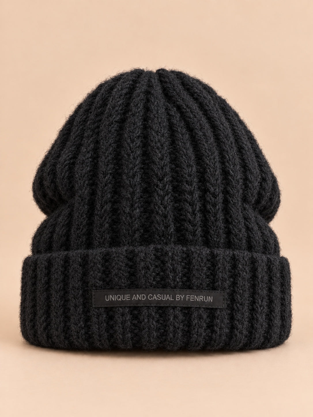 Berretto ricamato in maglia spessa, caldo per l’inverno, colore nero, vista frontale