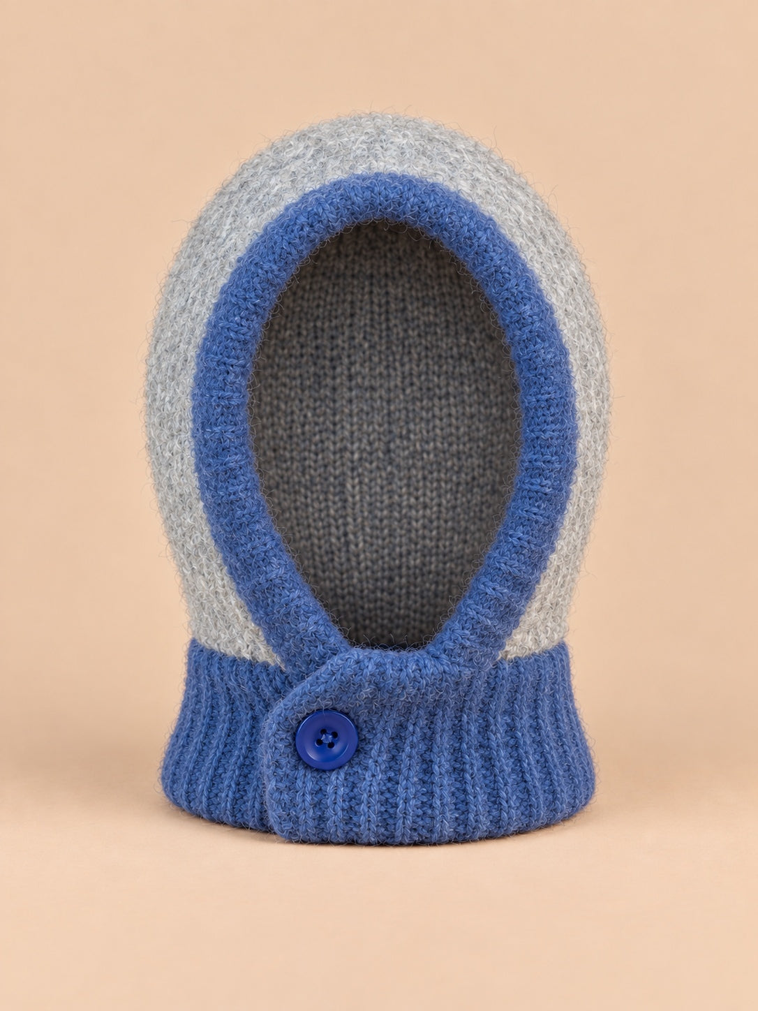 Passamontagna da donna con sciarpa integrata per lo sci, colori grigio chiaro e blu, vista frontale