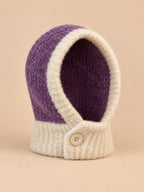 Passamontagna da donna con sciarpa integrata per lo sci, colori viola e bianco naturale, vista di tre quarti