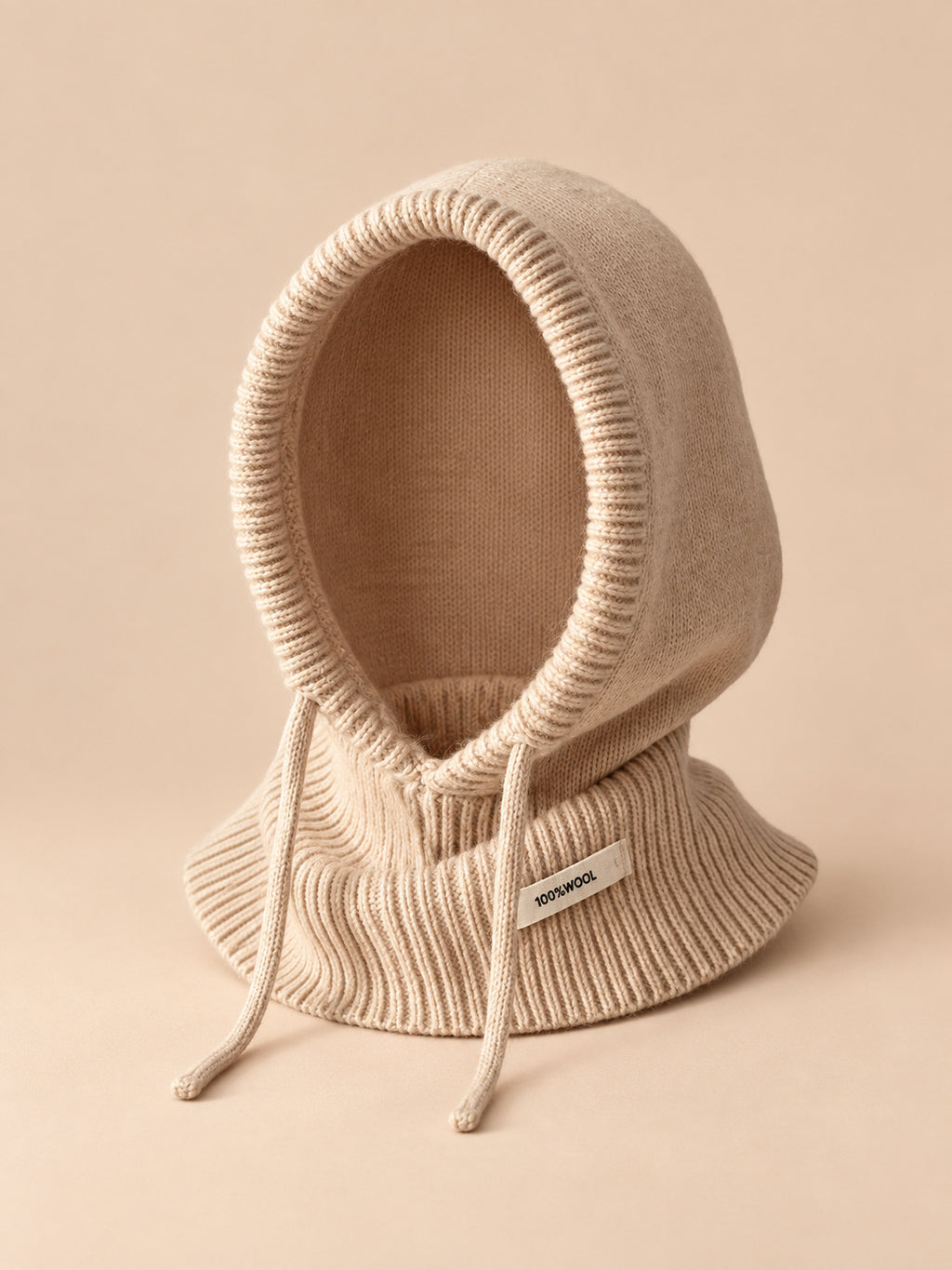 Passamontagna da donna in pura lana con collo integrato, colore beige, vista frontale