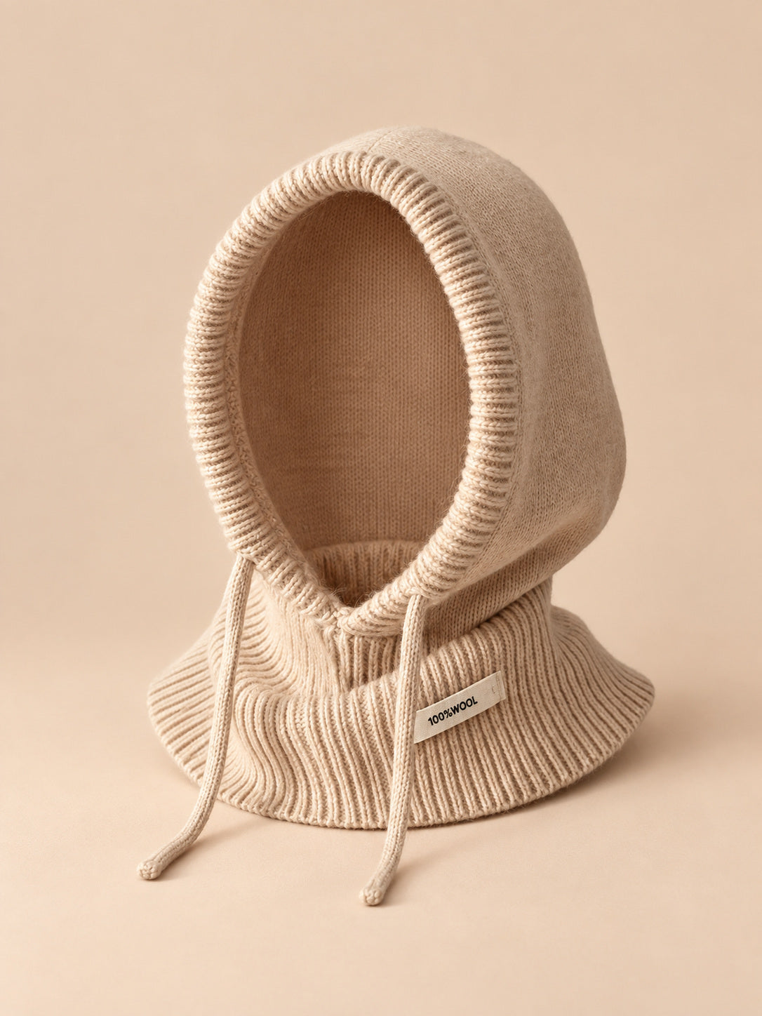 Passamontagna da donna in pura lana con collo integrato, colore beige, vista frontale