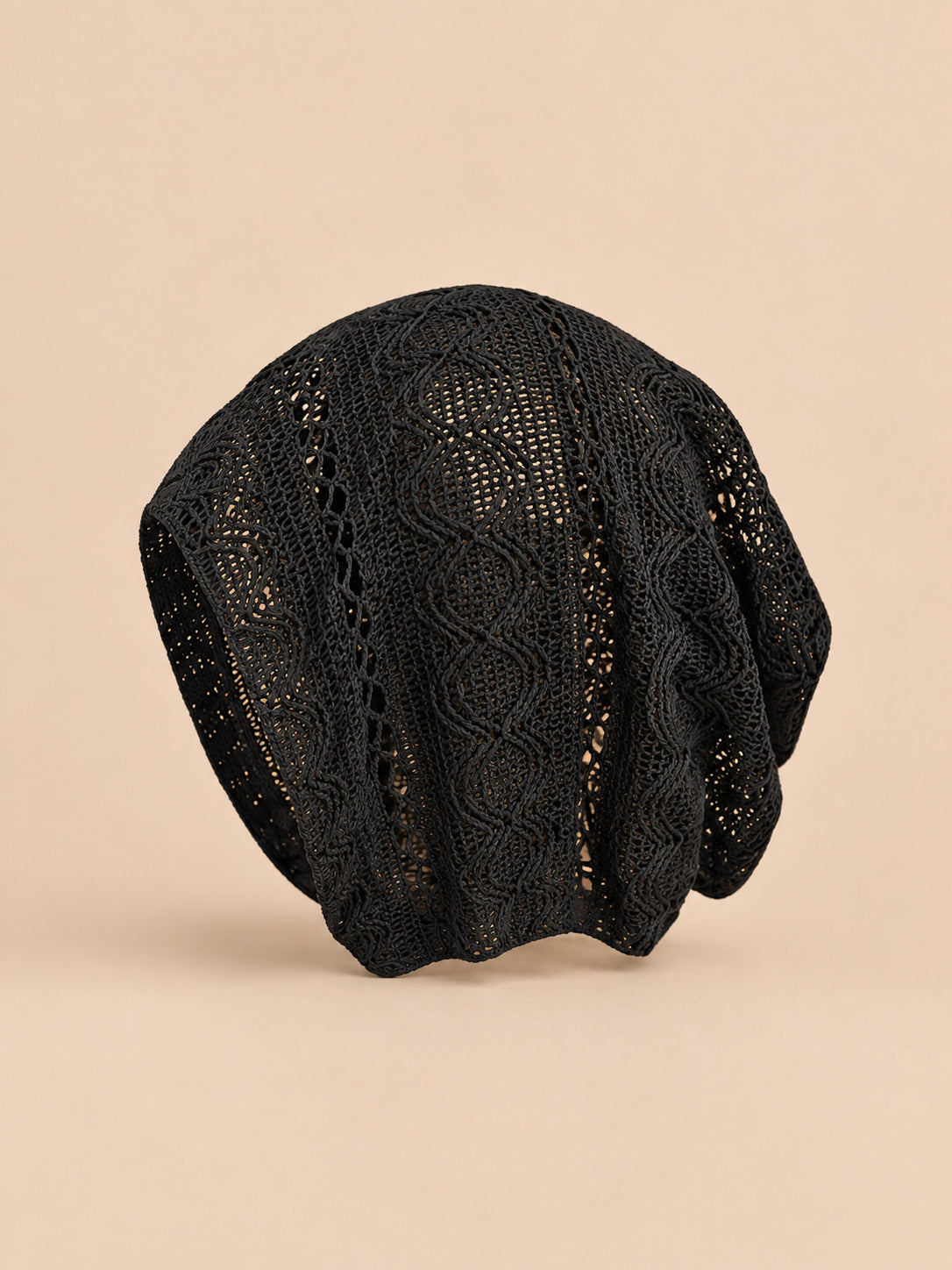 Cappello a calotta arricciato all’uncinetto, stile coreano, colore nero, vista frontale
