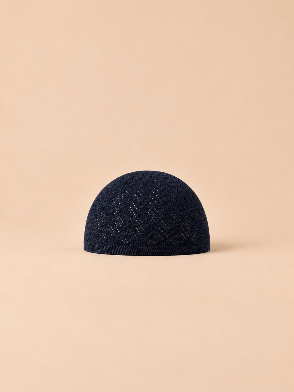 Cappello a calotta vintage a rete lavorata all’uncinetto, colore blu scuro, vista frontale