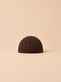 Cappello da preghiera da uomo color caffè con motivo geometrico traforato e calotta corta, vista frontale