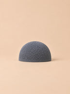 Cappello a calotta vintage a rete lavorata all’uncinetto, colore grigio, vista frontale