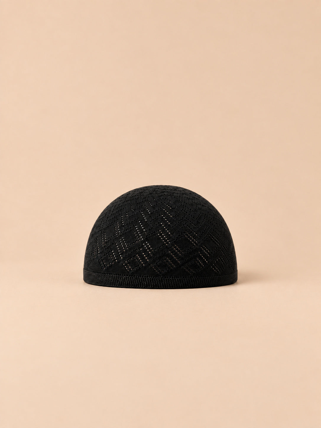 Cappello a calotta vintage a rete lavorata all’uncinetto, colore nero, vista frontale
