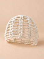 Cappello a calotta all’uncinetto con paillettes da spiaggia, colore bianco, vista di tre quarti
