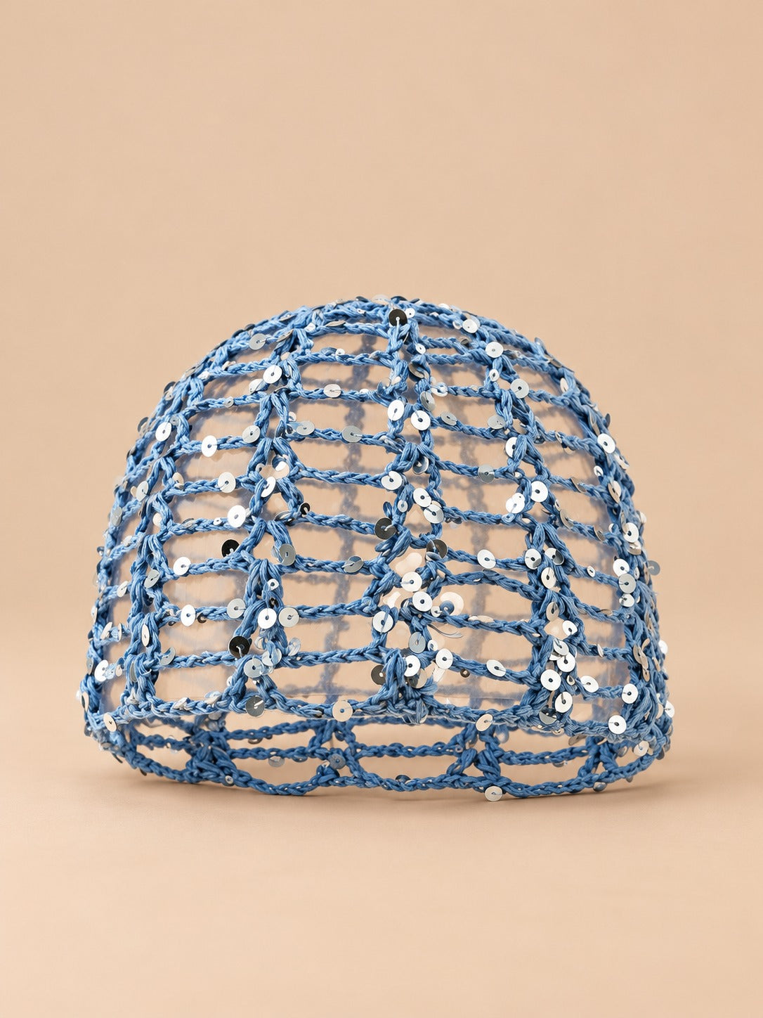 Cappello a calotta all’uncinetto con paillettes da spiaggia, colore blu, vista frontale