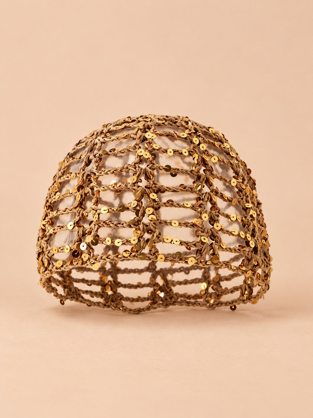 Cappello a calotta all’uncinetto con paillettes da spiaggia, colore kaki, vista frontale