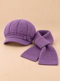 Set cappello soffice e sciarpa lavorata a maglia da donna, colore viola, vista frontale