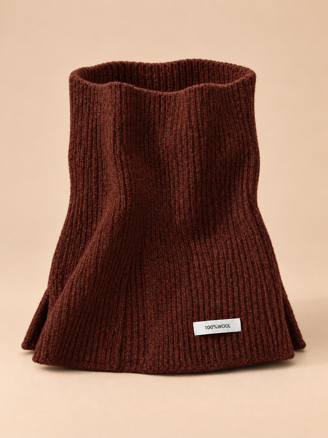 Set berretto e sciarpa con apertura da donna, stile coreano, colore marrone, vista frontale