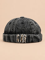 Berretto docker nero Bocca in denim con risvolto sfrangiato e dettagli leopardati, fotografato di fronte