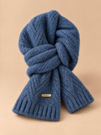Sciarpa da donna in lana di alpaca spessa, stile coreano, colore blu, vista frontale