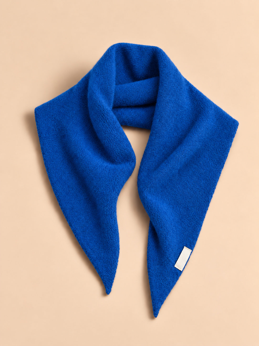 Sciarpa triangolare scaldacollo in pura lana spessa, colore blu royal, vista frontale