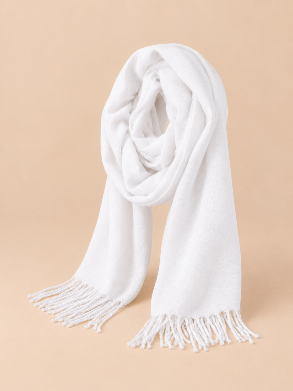 Sciarpa lunga da uomo con frange in maglia morbida, colore bianco, vista di tre quarti